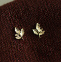 wholesale Metal 9K gold leaf earrings, minimalist and versatile for daily wear, forest-style earrings for women-0-0