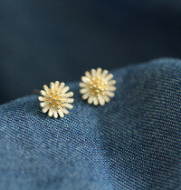 wholesale 9K Gold Korean Wholesale Daisy Flower Earrings New Trend Minimalist Stud Earrings-9K earrings for one price