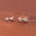 wholesale S925 silver flower earrings for women, Korean-style cute and sweet five-petal flower earrings, delicate ear accessories E0719-0-1