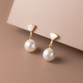 wholesale S925 Sterling Silver Minimalist Fan-Shaped Shell Pendant Pearl Earrings Vintage Elegant Elegance Earrings M01308-0-3