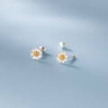 wholesale S925 silver Korean-style summer daisy earrings sweet and fresh student women's jewelry M02338-0-2