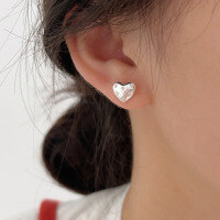 wholesale S925 Sterling Silver Minimalist and Luxe Heart Stud Earrings for Women, South Korea Spring and Summer New Collection, Versatile High-End Earrings-Sterling silver