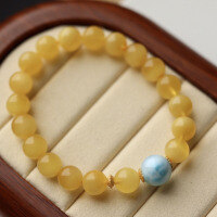 wholesale A metal natural honey amber and sea sediment stone bracelet with white flower chicken oil yellow, paired with a full-back tortoise-patterned sea sediment stone chain, looks elegant on the wrist-Original beeswax full of honey chicken oil yellow about 10mm single loop bracelet