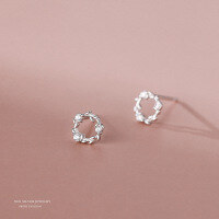 wholesale S925 Sterling Silver Floral Wreath Stud Earrings For Women, Inlaid With Zircon-like Stones, Delicate Leafy Small Wreath, Elegant And Petite Floral Design, Korean-style Ear Accessories-Platinum 925 silver