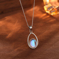 wholesale 925 Sterling Silver Cross-Border New Moonstone Pendant Necklace for Women, Minimalist and Elegant, Niche Luxury with a Sense of High-End Collarbone Chain-Platinum 925 silver