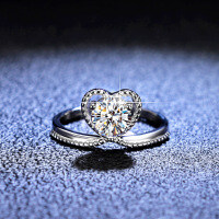 Sterling Silver Moissanite Heart-Shaped Ring for Women-1 carat (D color moissanite)  Adjustable opening