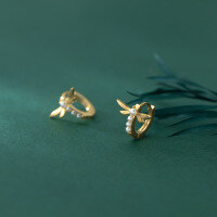wholesale S925 Silver Dragonfly Pearl Round Ear Clips, Simple and Cute Animal-Themed Elegant Earrings for Women M01016-S925 silver pair gold 925 silver