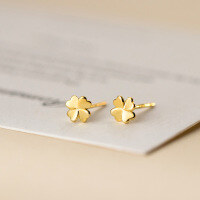 wholesale S925 Sterling Silver Fresh Sweet Ins Style Niche Design Exquisite Polished Four-Leaf Flower Earrings M06584-S925 silver pair 925 silver