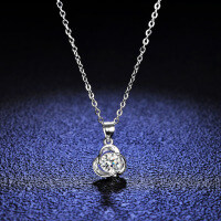 925 Sterling Silver 1ct Moissanite Pendant Necklace, Women's Clover Windmill Design Collarbone Chain-50-point D-color moissanite (with chain)  925 silver
