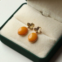 wholesale S925 Silver Inlaid Natural Old Beeswax Maple Leaf Stud Earrings, Mustard Yellow Amber Ear Drops-Old wax maple leaf earrings 925 silver