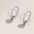 wholesale S925 Sterling Silver Original Design Fashion Snowflake Ear Clips with Pearl, Ins Style Christmas Gift for Wholesale-0-4