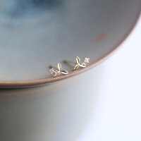 wholesale 9K Gold Exquisite Minimalist Japanese and Korean Gentle Mini Three-Petal Flower Earrings for Women-9K per price