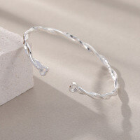 wholesale 999 Sterling Silver Minimalist Design Moebius Loop Bracelet with Ins Style Heart Zircon Bangle for Valentine's Day-Mobius Bracelet 99 Silver