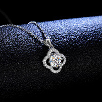 925 Sterling Silver 1-Carat Moissanite Four-Leaf Clover Pendant Necklace-2-carat necklace (eight hearts and eight arrows zircon)  925 silver