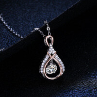 925 Silver Pendant with 0.5ct Moissanite, Women's Luxurious Moving Heart Necklace-50-piece chain (set with moissanite)  925 silver