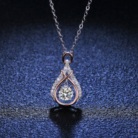 925 Silver Pendant with 0.5ct Moissanite, Women's Luxurious Moving Heart Necklace-30-piece chain (set with moissanite)  925 silver