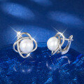 wholesale S925 sterling silver imitation pearl ear clips with four-leaf clover flowers, sweet, simple, fashionable, and elegant earrings-0-2