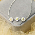 wholesale S925 Silver Gold-Plated Three Small Daisy Necklace for Women, Sweet, Niche, Fashionable, Artistic, and Elegant-0-3