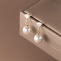 wholesale S925 Sterling Silver Minimalist Fan-Shaped Shell Pendant Pearl Earrings Vintage Elegant Elegance Earrings M01308-0-2