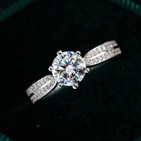 S925 Sterling Silver Moissanite Six-Prong Star Queen Ring for Wedding Proposals-1 carat (superior white moissanite)  Hong Kong lot number 17