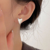 wholesale S925 Sterling Silver Minimalist Heart Stud Earrings for Women, Small Niche Ear Care, Luxe Heart-shaped Earrings-Sterling silver