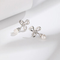 wholesale S925 Sterling Silver Forest-style Original Design Lily of the Valley Earrings with White Shell Pearl for Women, Ins Chic Ear Accessories Wholesale-pair of lily of the valley earrings (with rubber plug)  925 silver
