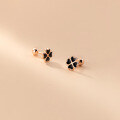 wholesale S925 silver black resin flower stud earrings women small delicate forest style four-leaf clover threaded pearl earrings G7564-0-1