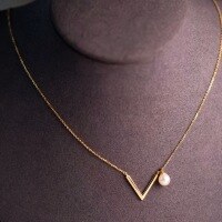 wholesale Metal Pearl Letter V Necklace for Women, Light Luxury, Niche, High-End English Collarbone Chain, Korean Style Elegant Accessory, Douyin Live-xb353-gold