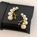 wholesale Metal material, Chao Xiaobai French-style unique pearl earrings for women, lightweight luxury, high-end sense, fashionable,, retro wind ear accessories trend-0-2