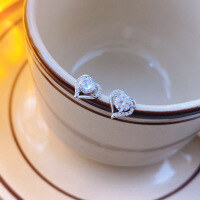 wholesale S925 Sterling Silver Maker's Love Heart Ear Studs Earrings for Healing Ear Piercings, Sleep-Friendly, Small Zr Crystal Heart-Shaped Earrings-Zircon Heart Earrings 925 Silver
