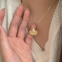 wholesale S925 Sterling Silver Minimalist 3D Fan Pendant Necklace for Women, Small Niche Design with High-End Feel, Nature-Inspired Collarbone Chain, New Trend-Pure silver (silver)