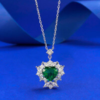wholesale Metal: 925 Silver, New 8*8 Synthetic Emerald Heart-Shaped Necklace with Ice Flower Design, High-End Feel, New Women's Choker for Dropshipping-N054 Green Diamond Necklace 925 Silver