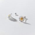 wholesale S925 Sterling Silver Ins-style Forest-themed Daisy Stud Earrings, Delicate Student Women's Ear Jewelry M02338-0-2