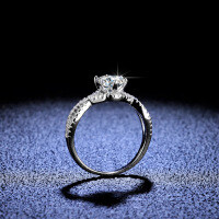 S925 Sterling Silver Moissanite Ring, High-End Ladies' Hollow Six-Claw Classic Proposal-1 carat (simulated diamond)  15 yards
