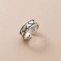wholesale 925 Sterling Silver Antiqued Hollow-Out Heart Ring, Light Luxury Irregular Heart-Shaped Open Ring R00156-0-2