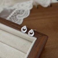 wholesale S925 Sterling Silver Exquisite Light Luxury Diamond Pattern Small Elegant Style Stud Earrings for Women, Simple and High-End Feel Earrings-Sterling silver
