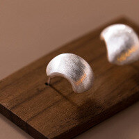 wholesale S925 Sterling Silver Frosted Arc Earrings Minimalist Brushed C-Shaped Semi-Circle Earrings M02547-S925 silver pair gold 925 silver