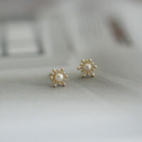 wholesale 9K Gold Wholesale Pure Flower Bud Design Freshwater Pearl Elegant Mini Flower Earrings for Women-9K per price