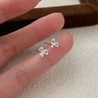 wholesale S925 Sterling Silver Clover Ear Studs for Women, Small and Fresh, Niche Luxury, Exquisite Earrings, New Trend-Sterling silver