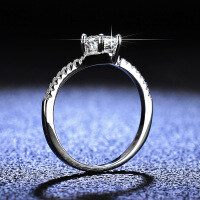 925 Silver Moissanite Ring Six-Prong Shiny Diamond Ins Style Tail Ring-1 carat (D color moissanite)  9 yards