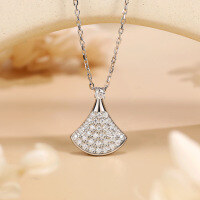 wholesale S925 sterling silver plated with 18K gold full moissanite small dress necklace, elegant high-end moissanite pendant-small