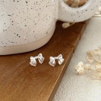 wholesale S925 Sterling Silver Sweet and Elegant Bow Ear Studs Women New Spring Summer High-end Earrings-Sterling silver