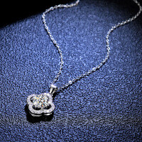 925 Sterling Silver 1-Carat Moissanite Four-Leaf Clover Pendant Necklace-1-carat necklace (D color moissanite)  925 silver