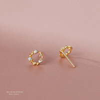 wholesale S925 Sterling Silver Floral Wreath Stud Earrings For Women, Inlaid With Zircon-like Stones, Delicate Leafy Small Wreath, Elegant And Petite Floral Design, Korean-style Ear Accessories-Gold 925 silver