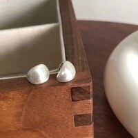 wholesale S925 Sterling Silver Arc-shaped Frosted Brushed Matte Stud Earrings for Women, Summer Small and Exquisite Design, High-end Sensibility, Minimalist-Brushed Frosted Earrings 925 Silver