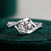 S925 Sterling Silver Moissanite Women's Twist Shank Angel's Kiss Proposal Ring-50 points (simulated diamond)  Hong Kong number 17