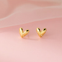 wholesale 925 Sterling Silver Fresh and Sweet Ins-style Unique Design Three-Diamond Heart Stud Earrings M06703-S925 silver pair>925 silver