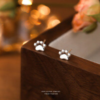wholesale S999 Pure Silver Cute Small Cat Paw Print Earrings Women, Simple and Fashionable Minimalist Fresh Style Sterling Silver Ear Jewelry Wholesale-Silver Pure Silver