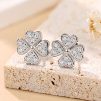 wholesale 18K gold-plated 925 sterling silver cross-shaped four-leaf clover moissanite earrings with heart design, fashionable moissanite studs-Platinum