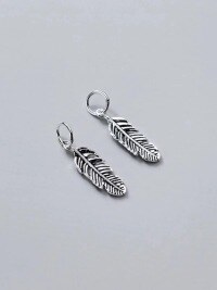 wholesale S925 sterling silver minimalist fashion small feather pendant drop DIY handmade jewelry vintage pure silver accessory-One black Thai silver (approximately 18*6*1 mm)